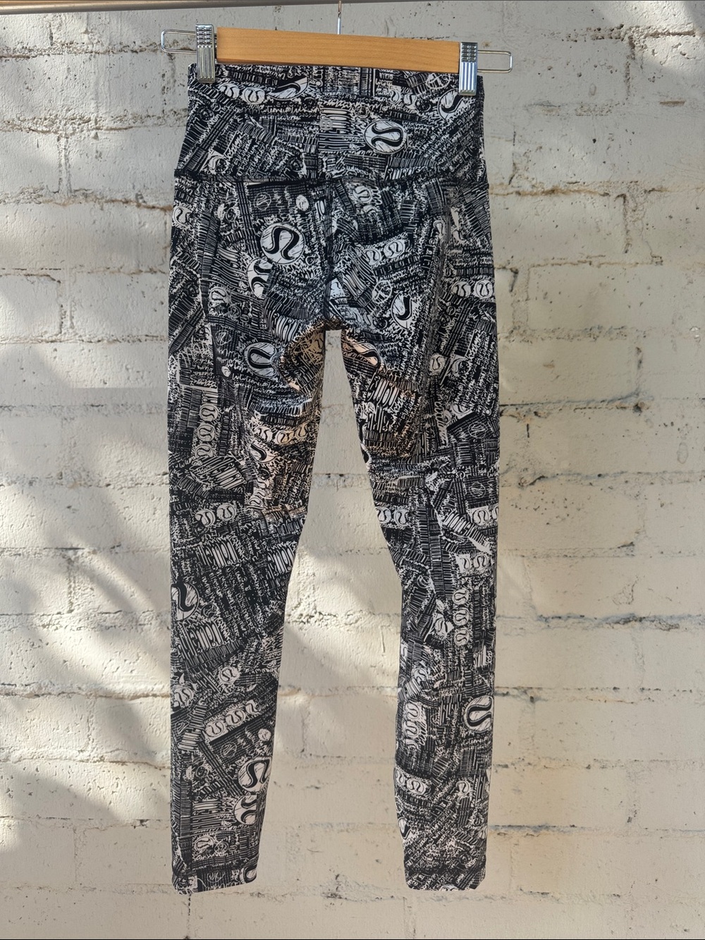 lululemon Wunder Train HR Tight 25” Tear It Up Alpine White Black Logo Size 4 - Picture 6 of 14